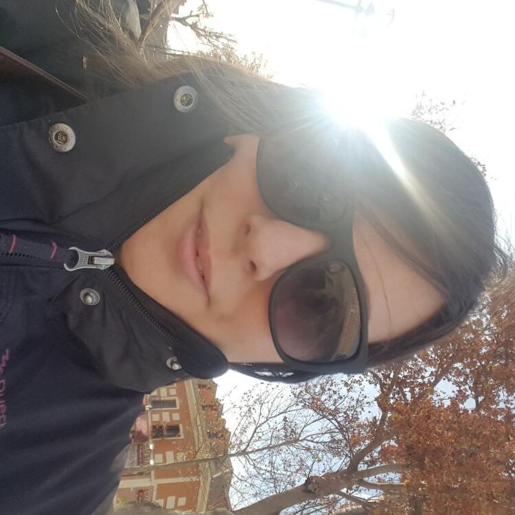 angela_1810@hotmail.com 