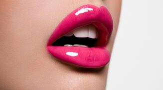¿Cómo tener los labios de color rosa naturalmente?